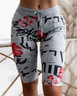 Outlet Szaro- czerwone spodenki damskie 3/4 z printem Spodenki 3/4|Krótkie Spodenki