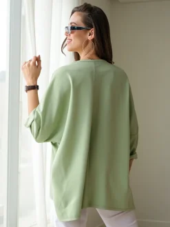 Outlet Wiskozowa damska bluzka z napisami z cyrkonii Bluzki / Koszule / Koszulki