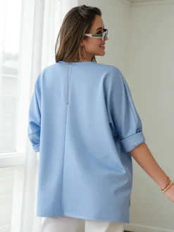 Outlet Wiskozowa damska bluzka z napisami z cyrkonii Bluzki / Koszule / Koszulki