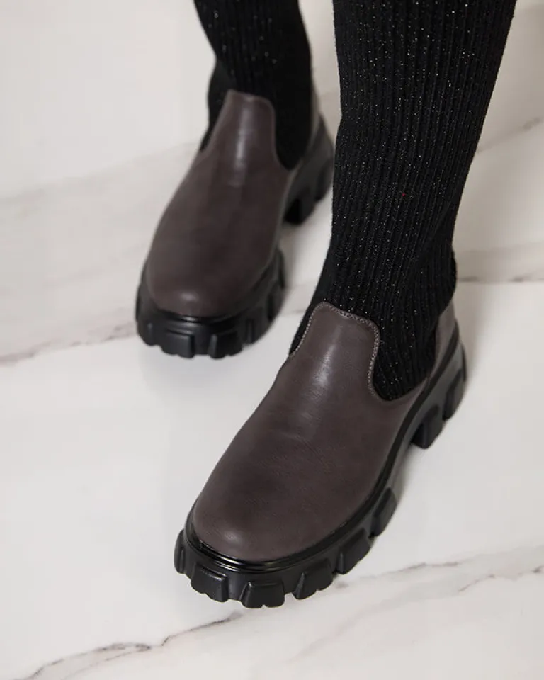 Clearance Wysokie wsuwane kozaki damskie w kolorze czarno - brązowym Alerpi Kozaki Na Płaskim Obcasie|Kozaki Bez Ocieplenia