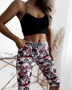 Clearance Wzorzyste spodenki damskie 3/4 w kolorze szaro-czerwonym Spodenki 3/4|Krótkie Spodenki