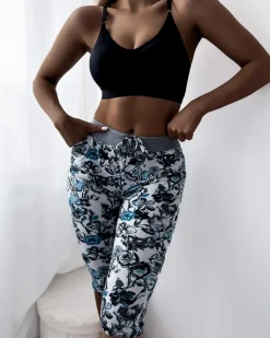 Online Wzorzyste spodenki damskie 3/4 w kolorze biało- turkusowym Spodenki 3/4|Krótkie Spodenki