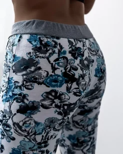 Online Wzorzyste spodenki damskie 3/4 w kolorze biało- turkusowym Spodenki 3/4|Krótkie Spodenki