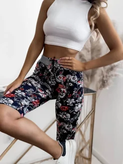 Online Wzorzyste spodenki damskie 3/4 w kolorze granatowo- czerwonym Spodenki 3/4|Krótkie Spodenki