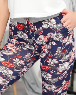 Online Wzorzyste spodenki damskie 3/4 w kolorze granatowo- czerwonym Spodenki 3/4|Krótkie Spodenki