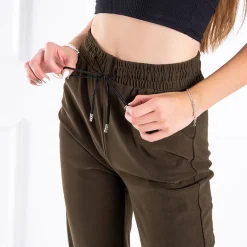 Outlet Zielone spodnie dresowe damskie z napisem Spodnie Dresowe