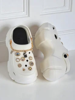 Sandały Caligae Aurelia Bianca z ozdobami chain w stylu glamour Klapki Płaskie|Klapki Na Obcasie