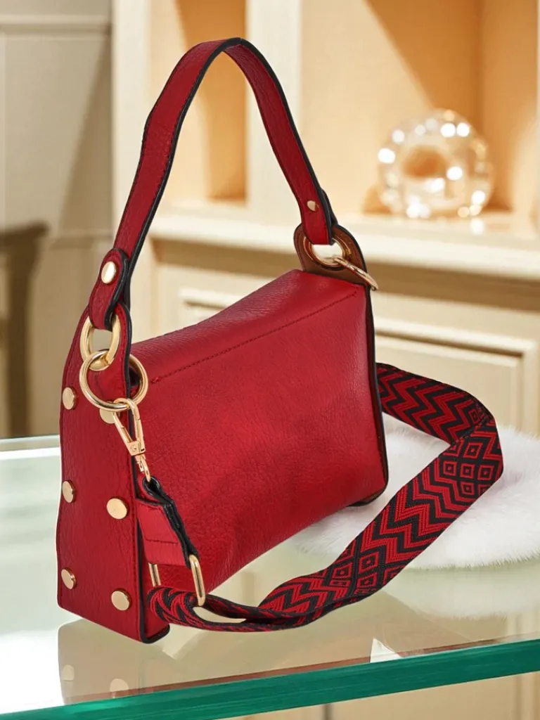 Sale Torebka damska Ariadna Rosso z ekoskóry z ozdobną pszczółką czerwona Damskie Małe Torebki