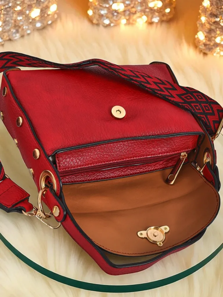 Sale Torebka damska Ariadna Rosso z ekoskóry z ozdobną pszczółką czerwona Damskie Małe Torebki