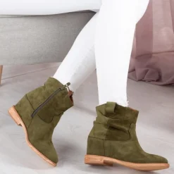 New Zielone kowbojki na krytym koturnie Astrit - Obuwie Botki Z Delikatnym Ociepleniem|Kowbojki
